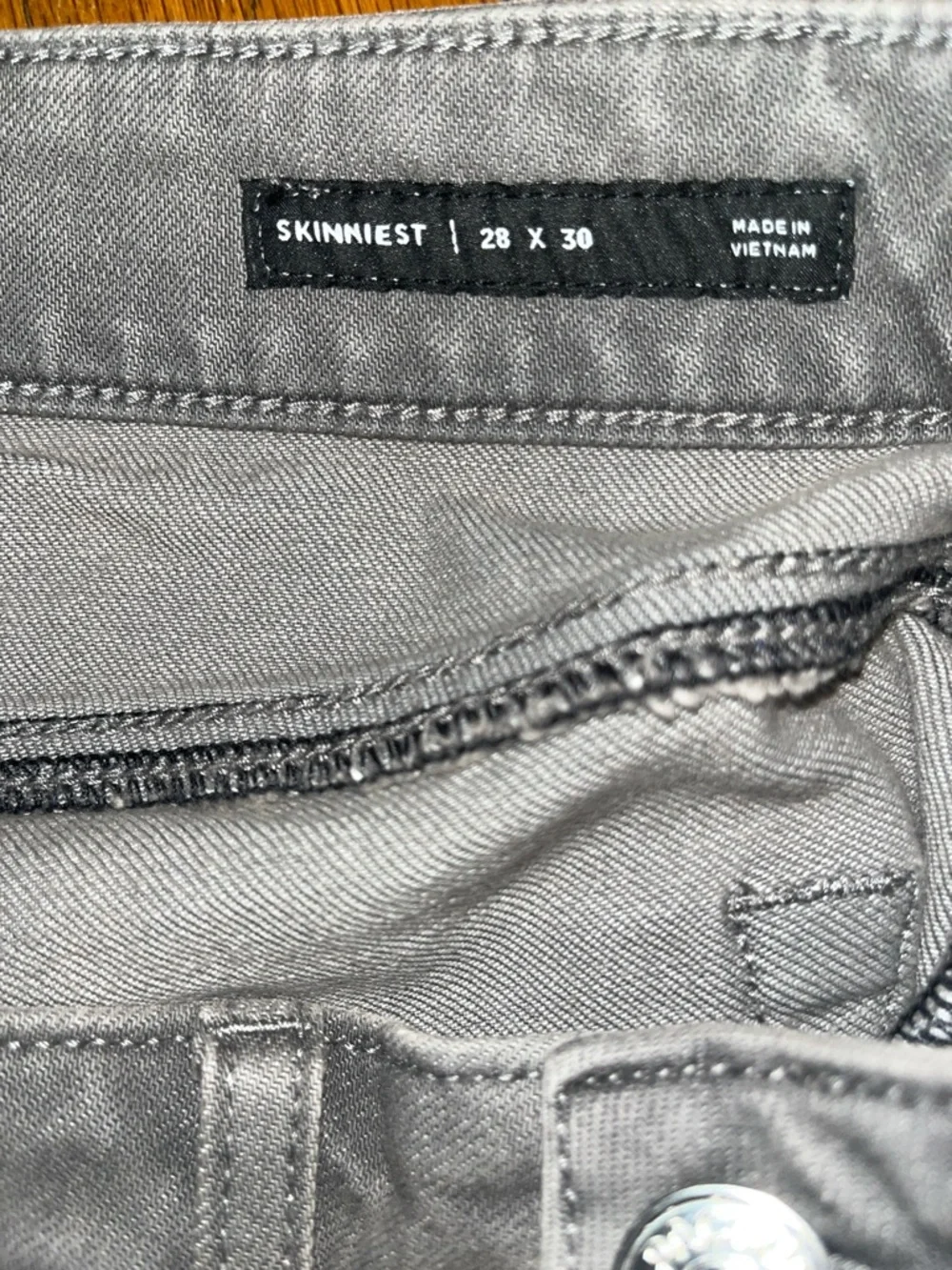 NWT PACSUN Skinniest Distressed Gray Jeans with Knee Rips Size 28